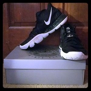Kyrie 5 Black Magic
